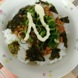 海苔とネギと辛子明太子納豆ご飯